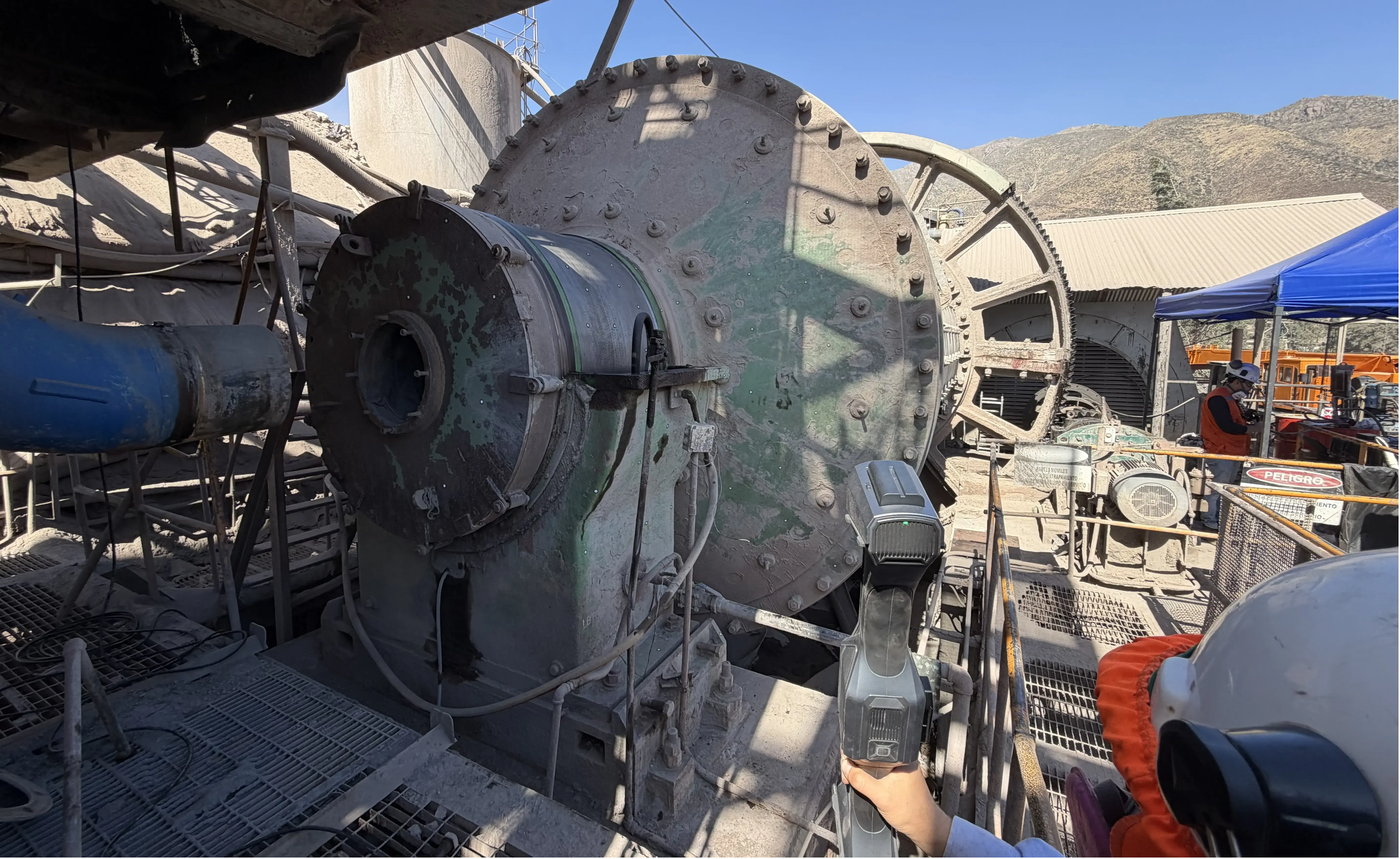 The ball mill being scanned